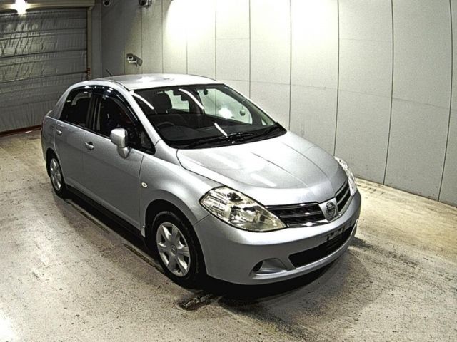 9258 Nissan Tiida latio SC11 2011 г. (LAA Okayama)